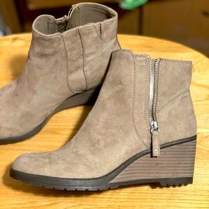 Dr. Scholl’s booties NWT